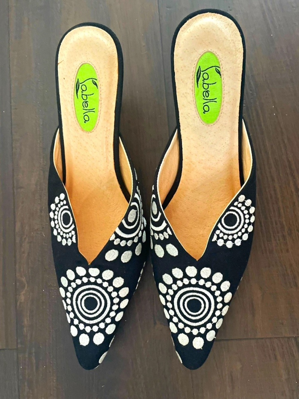 New women’s Labella Black/White Embroidered Pointed Toe Mule Slip-On Size 6